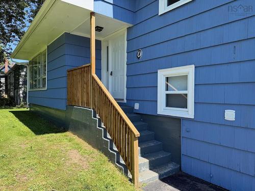 7 Highland Avenue, Yarmouth, NS 