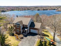 27 Sheffield Court  Fall River, NS B2T 1A4