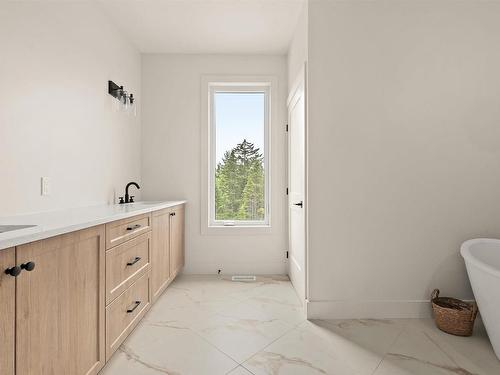 137 Parish Street, Fall River, NS - Indoor Photo Showing Bathroom
