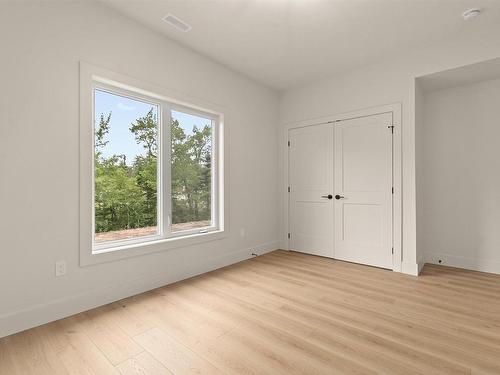 137 Parish Street, Fall River, NS - Indoor Photo Showing Other Room