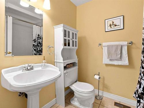 7 Forestside Crescent, Clayton Park, NS - Indoor Photo Showing Bathroom