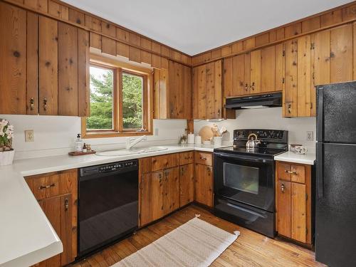 305 Rolling Hills Drive, Waverley, NS - Indoor Photo Showing Kitchen With Double Sink