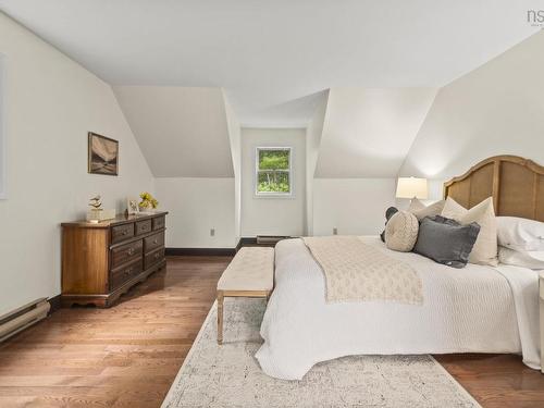 305 Rolling Hills Drive, Waverley, NS - Indoor Photo Showing Bedroom