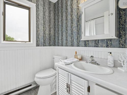 305 Rolling Hills Drive, Waverley, NS - Indoor Photo Showing Bathroom