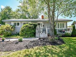 18 Beaumont Drive  Lower Sackville, NS B4C 1V6