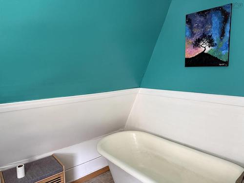 45 Scotia Street, Bridgewater, NS - Indoor Photo Showing Bathroom
