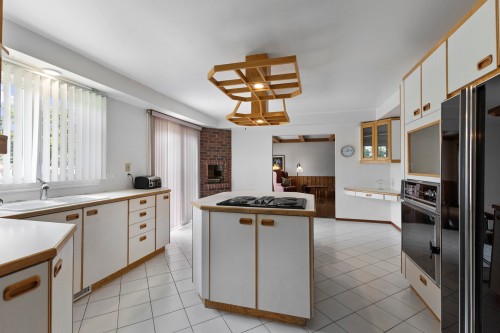 Cuisine - 14 Place Ashton, Beaconsfield, QC - Indoor Photo Showing Kitchen