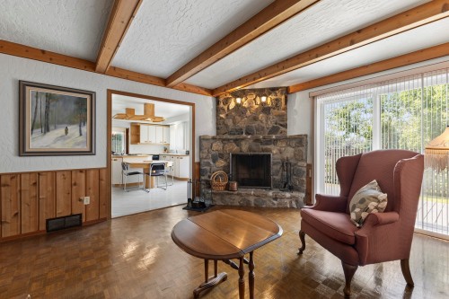 Salle familiale - 14 Place Ashton, Beaconsfield, QC - Indoor Photo Showing Living Room With Fireplace