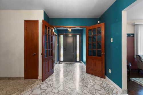 Hall d'entrée/Vestibule - 14 Place Ashton, Beaconsfield, QC - Indoor Photo Showing Other Room