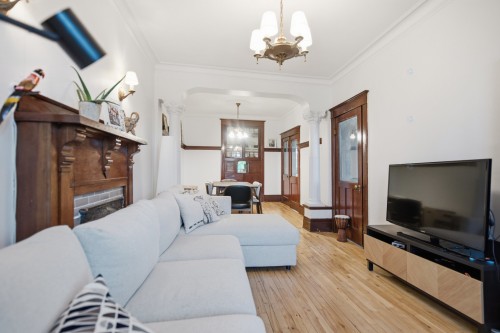Salon - 8188 Rue St-Denis, Montréal (Villeray/Saint-Michel/Parc-Extension), QC - Indoor Photo Showing Living Room