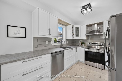 95 Waters Boulevard, Milton, ON - Indoor Photo Showing Kitchen
