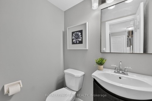 95 Waters Boulevard, Milton, ON - Indoor Photo Showing Bathroom