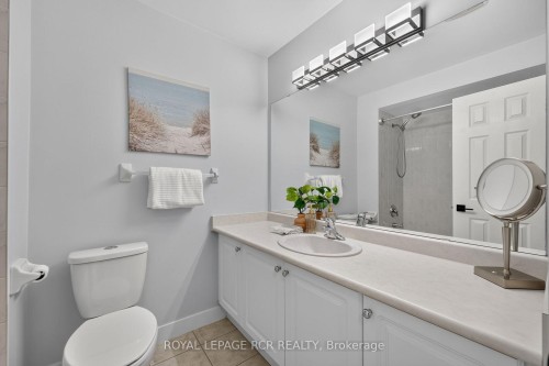 95 Waters Boulevard, Milton, ON - Indoor Photo Showing Bathroom