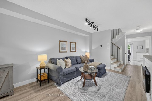 95 Waters Boulevard, Milton, ON - Indoor Photo Showing Living Room