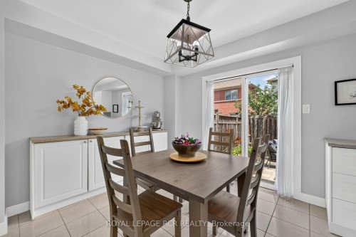 95 Waters Boulevard, Milton, ON - Indoor Photo Showing Dining Room