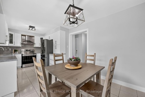 95 Waters Boulevard, Milton, ON - Indoor Photo Showing Dining Room
