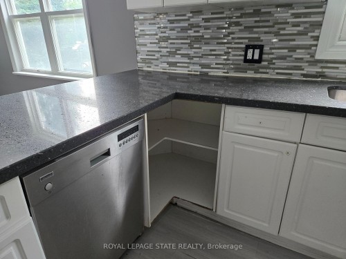 6269 Franklin Avenue, Niagara Falls, ON - Indoor Photo Showing Kitchen