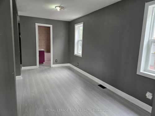 6269 Franklin Avenue, Niagara Falls, ON - Indoor Photo Showing Other Room