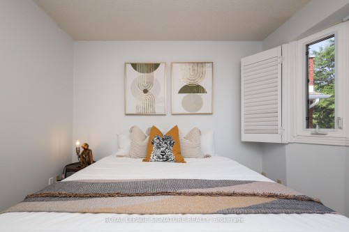 37 Oleander Crescent, Brampton, ON - Indoor Photo Showing Bedroom