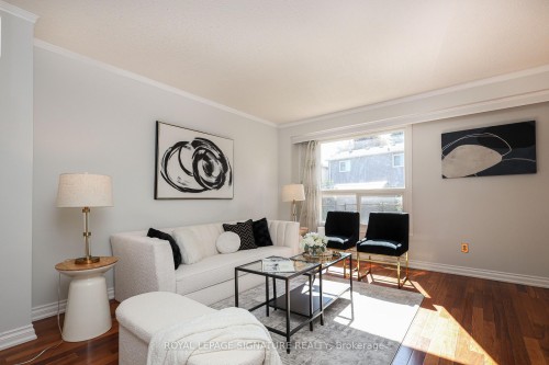 37 Oleander Crescent, Brampton, ON - Indoor Photo Showing Living Room
