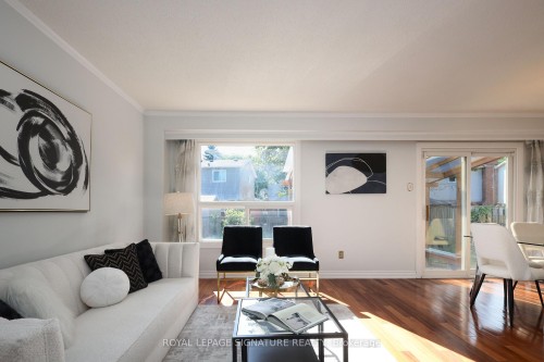 37 Oleander Crescent, Brampton, ON - Indoor Photo Showing Living Room