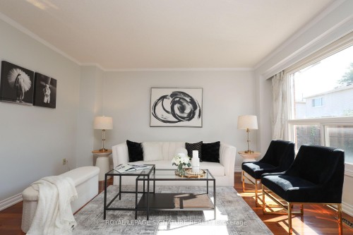 37 Oleander Crescent, Brampton, ON - Indoor Photo Showing Living Room