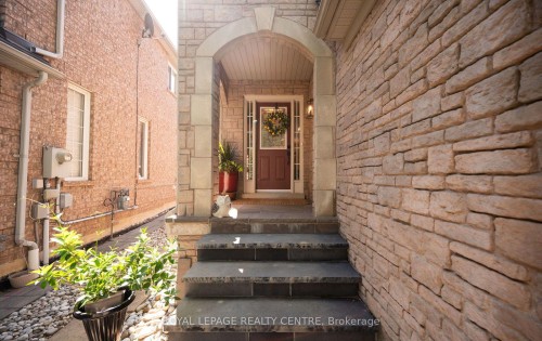 3092 Owls Foot Drive, Mississauga, ON -  With Exterior