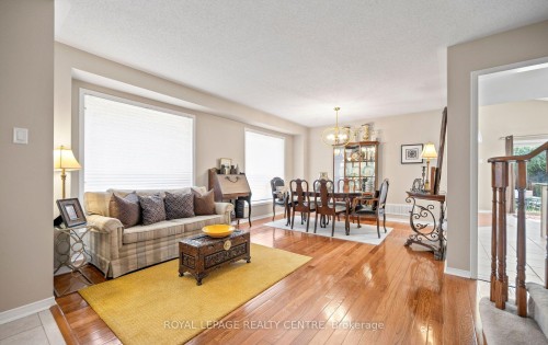 3092 Owls Foot Drive, Mississauga, ON - Indoor Photo Showing Living Room