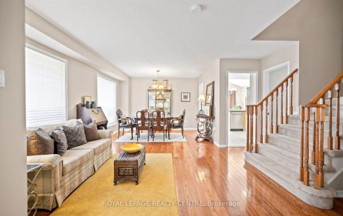 3092 Owls Foot Drive, Mississauga, ON - Indoor Photo Showing Living Room