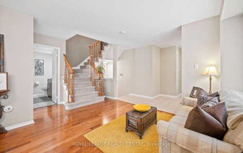 3092 Owls Foot Drive, Mississauga, ON - Indoor Photo Showing Living Room
