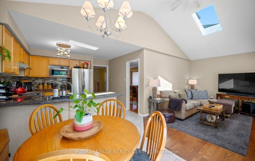 3092 Owls Foot Drive, Mississauga, ON - Indoor Photo Showing Dining Room