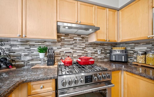 3092 Owls Foot Drive, Mississauga, ON - Indoor Photo Showing Kitchen