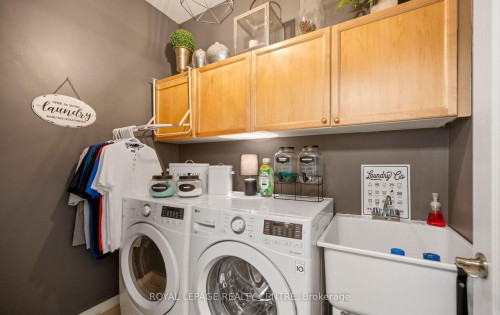 3092 Owls Foot Drive, Mississauga, ON - Indoor Photo Showing Laundry Room