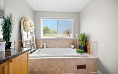 3092 Owls Foot Drive, Mississauga, ON - Indoor Photo Showing Bathroom