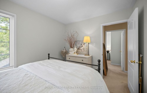 3092 Owls Foot Drive, Mississauga, ON - Indoor Photo Showing Bedroom