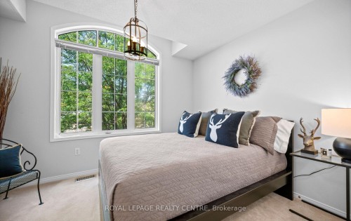 3092 Owls Foot Drive, Mississauga, ON - Indoor Photo Showing Bedroom