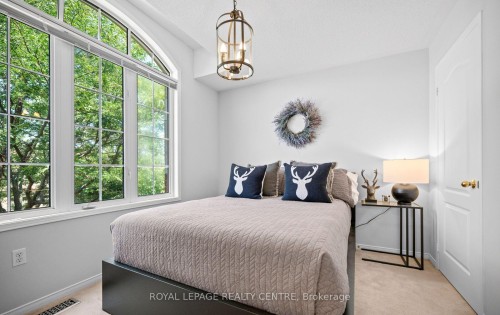 3092 Owls Foot Drive, Mississauga, ON - Indoor Photo Showing Bedroom