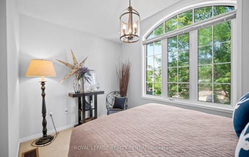 3092 Owls Foot Drive, Mississauga, ON - Indoor Photo Showing Bedroom