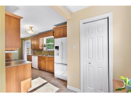 6 Robinson Dr, Fredericton, NB 