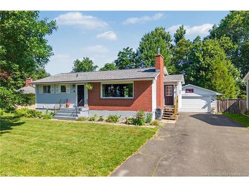 6 Robinson Dr, Fredericton, NB 