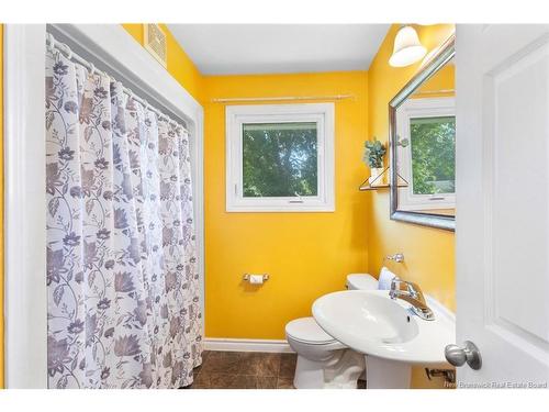 6 Robinson Dr, Fredericton, NB 