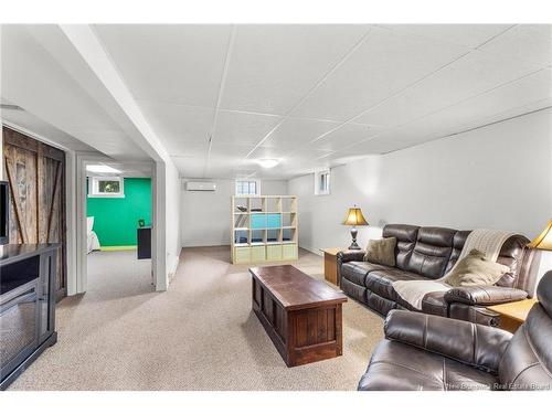 6 Robinson Dr, Fredericton, NB 