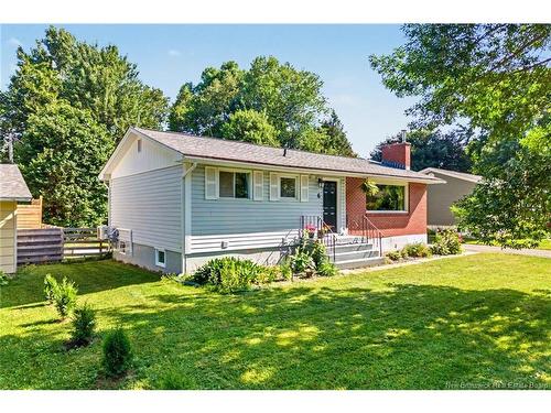 6 Robinson Dr, Fredericton, NB 