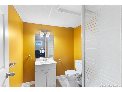 6 Robinson Dr, Fredericton, NB 