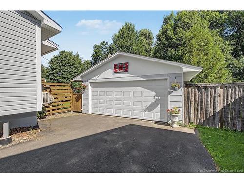 6 Robinson Dr, Fredericton, NB 