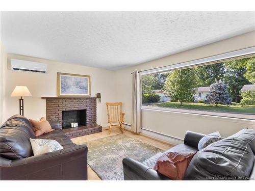 6 Robinson Dr, Fredericton, NB 