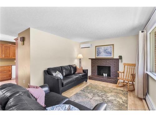 6 Robinson Dr, Fredericton, NB 