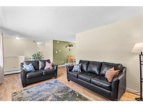 6 Robinson Dr, Fredericton, NB 