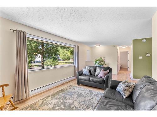 6 Robinson Dr, Fredericton, NB 