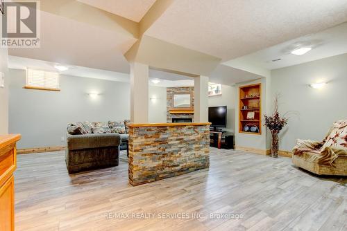 35 Hardgate Crescent, Brampton, ON - Indoor